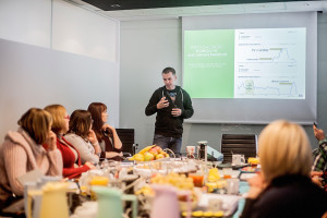Szkolenie dla blogerów domu mediowego ZenithOptimedia Group - blogerzy słuchają wykładu Marcina o SEO