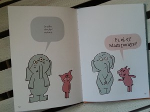 Książka "Mieszkamy w książce!" - Mo Willems. Wydawnictwo Babaryba. Fragment książki przedstawiający zmartwionych bohaterów książki. Nagle jeden z nich wpada na pomysł.