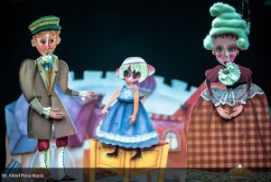 Spektakl teatralny idealnym prezentem urodzinowym dla trzylatka. Screen ze strony internetowej Teatru Baj z przedstawienia "Maleńkie królestwo".