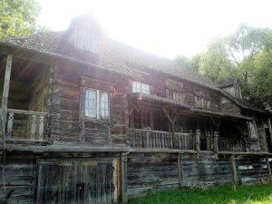 Karczma Plebańska z około 1900 roku ze Skrzeszewa nad Bugiem. Tył budynku.