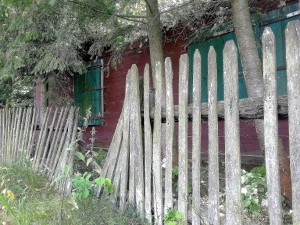 Sielsko, anielsko. Urokliwy płot.
