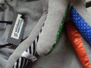 Whisbear - Szumiący Miś. Kolorystyka koi oko rodzica dzWhisbear - Szumiący Miś. Staranne wykończenie. Aż trudno uwierzyć, że misie są szyte ręcznie.
