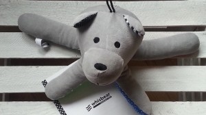 Whisbear - Szumiący Miś. Kolorystyka koi oko rodzica dziewczynki, po ataku różowego koloru.