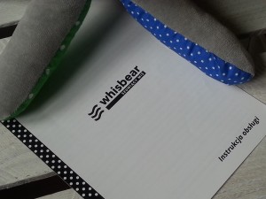 Whisbear - Szumiący Miś. Kolorystyka koi oko rodzica dzWhisbear - Szumiący Miś. Tak piękna instrukcja obsługi dopieszcza klienta.